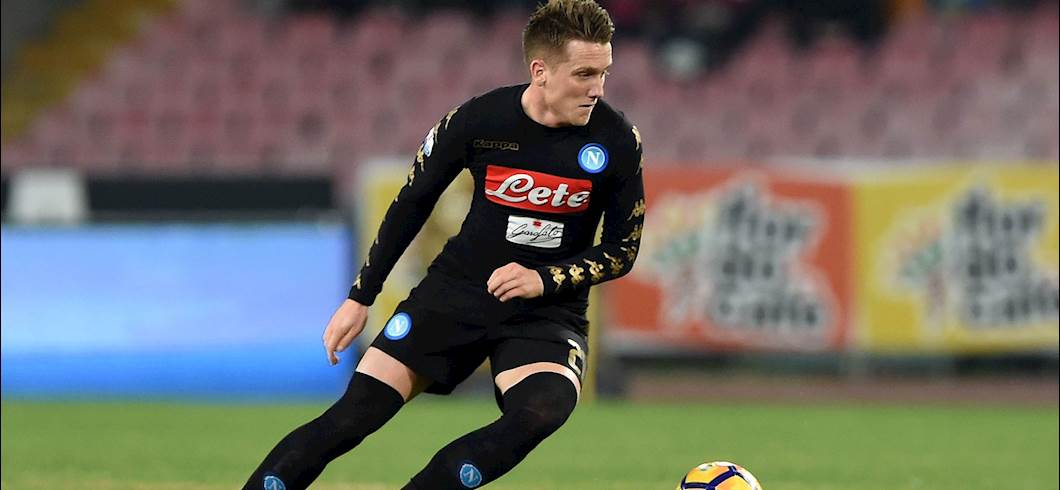 Copertina: Napoli - Real Madrid, appuntamento con la storia. Sarri recupera Mertens ed ha due dubbi in mediana. Zidane senza Varane, allarme Bale