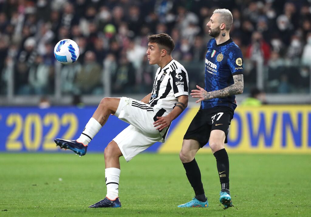 Dybala in azione con la maglia della Juventus (Getty)