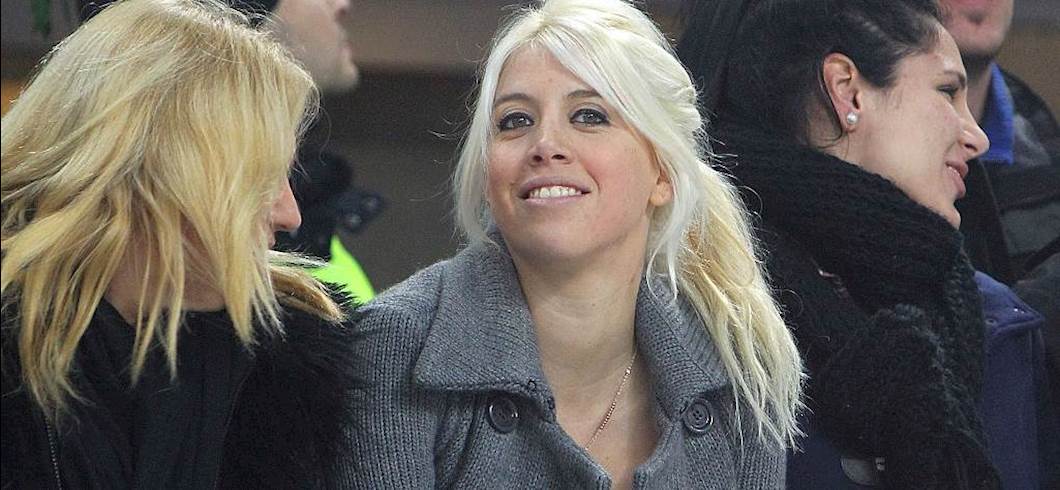 Copertina: Audio compromettente su Whatsapp? Wanda Nara denuncia tutti. L'avvocato: "Tuteliamo il buon nome di Mauro e Wanda"