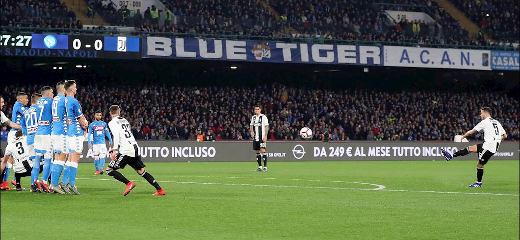 Copertina: Juventus: dopo gli errori di Ronaldo, arriva contro il Napoli primo gol in stagione su punizione per Miralem Pjanic