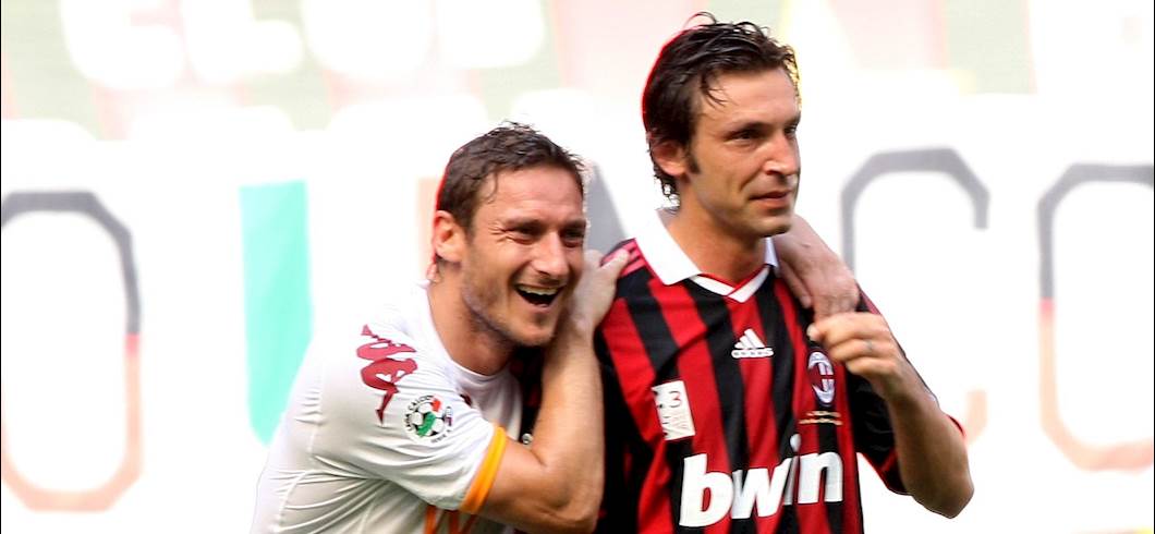 Copertina: Italia, richiama i musicanti: Totti, Pirlo e De Rossi alle armi