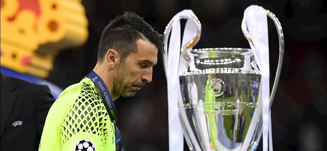 Copertina: Buffon, una carriera leggendaria con un crudele scherzo della sorte: in Europa ha vinto più col Parma che con la Juve
