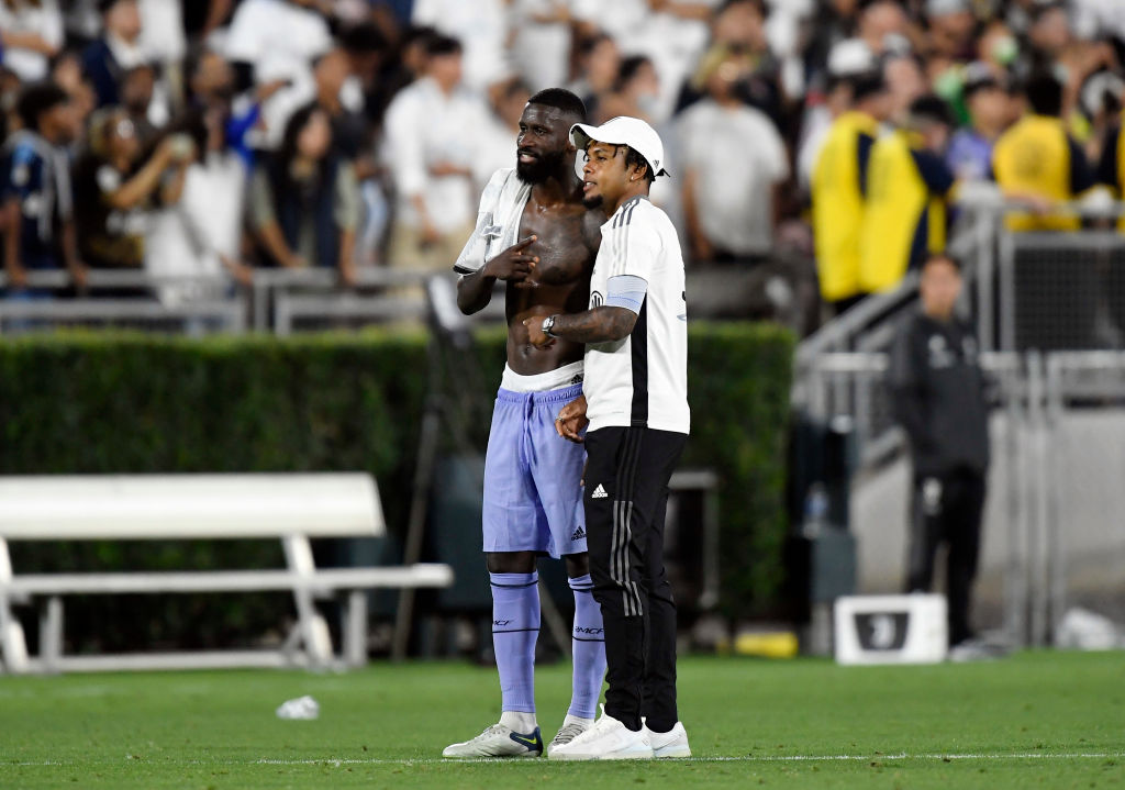 McKennie con Rudiger a bordo campo per Real Madrid-Juventus (Getty Images)