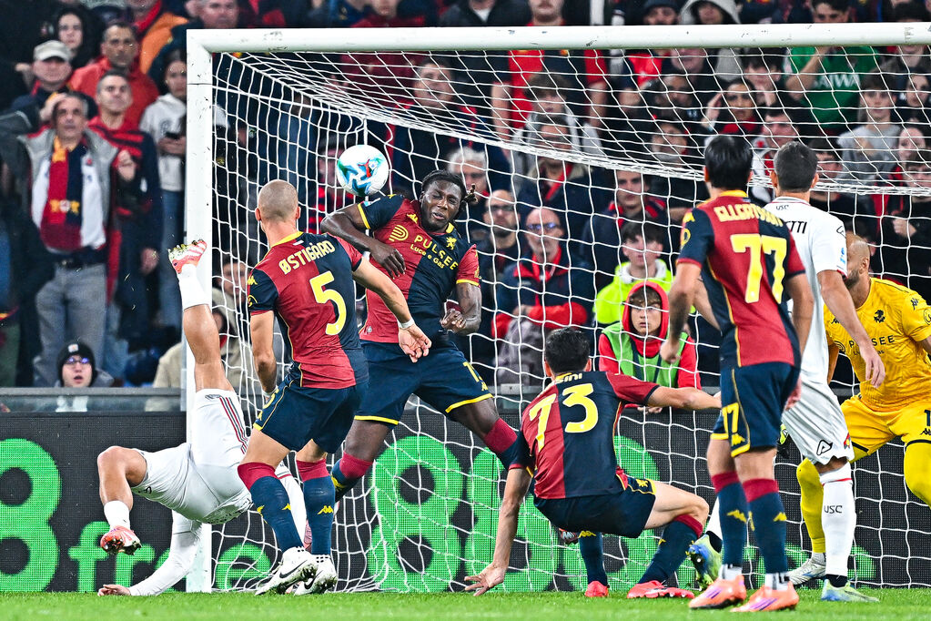 Bonazzoli segna in rovesciata la rete dello 0-1 (Getty)