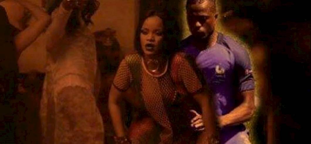 Copertina: La sua postura diventa un meme: Evra re dei social. E posta tutti i fotomontaggi più divertenti