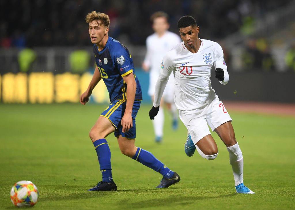 Mërgim Vojvoda impegnato con la sua nazionale contro l'Inghilterra di Rashford (Getty Images)