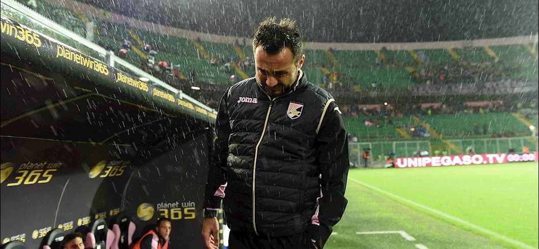 Copertina: UFFICIALE - Esonerato De Zerbi, il Palermo a Corini. Zamparini: "Spettacolo penoso, un'offesa a me"