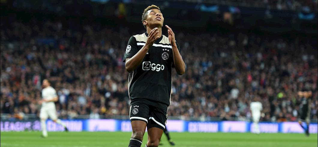 Copertina: Ajax, Neres sfida la Juventus: "Cercheremo di fare un altro miracolo contro Ronaldo"