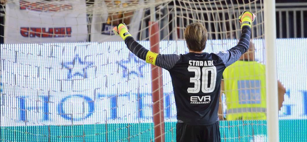 Copertina: Guaio Storari, il portiere del Cagliari va k.o. nel match contro la Sampdoria: non è il crociato