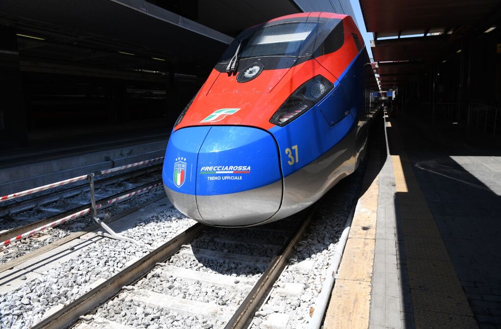 Il frecciarossa con gli azzurri