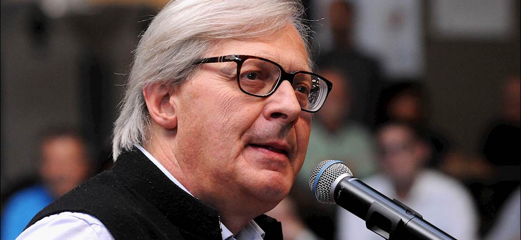 Copertina: Sgarbi: "La Spal ha battuto la Juventus, merita di andare in Champions League"