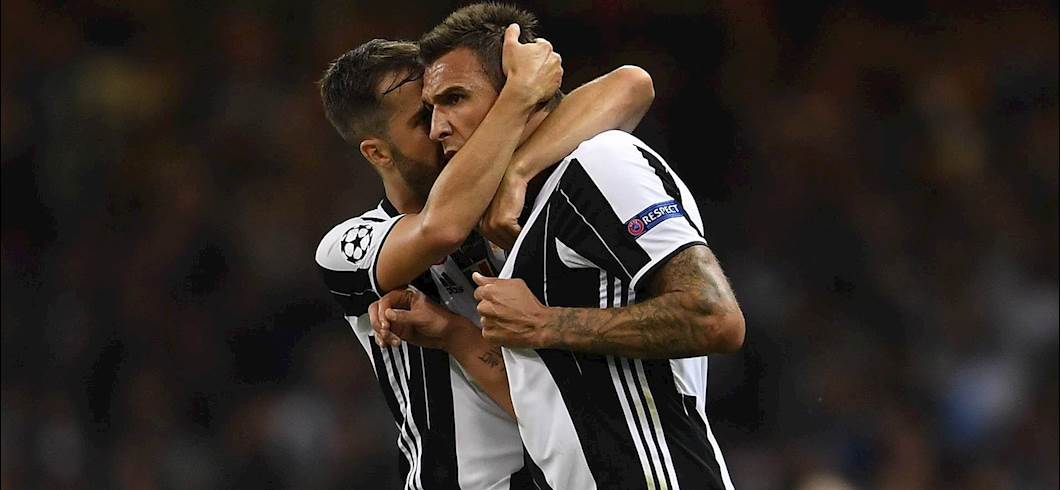 Copertina: Mandzukic, Buffon, Chiellini, Lichtsteiner, Howedes, Pjanic: Fantacalcio, ecco chi recupera per Juventus-Inter