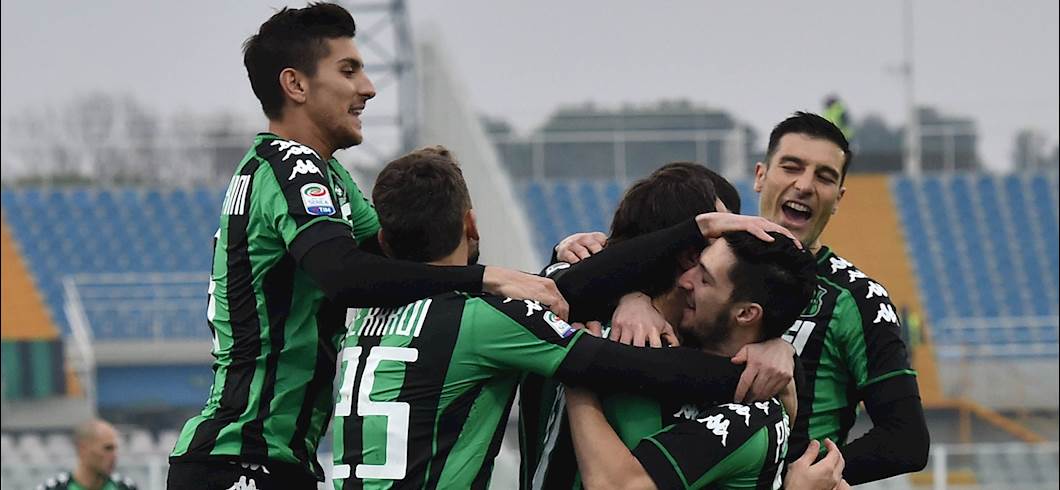 Copertina: Il Sassuolo vola sulle ali di un super Matri. Pescara ko in un clima surreale, con ancora un errore dal dischetto