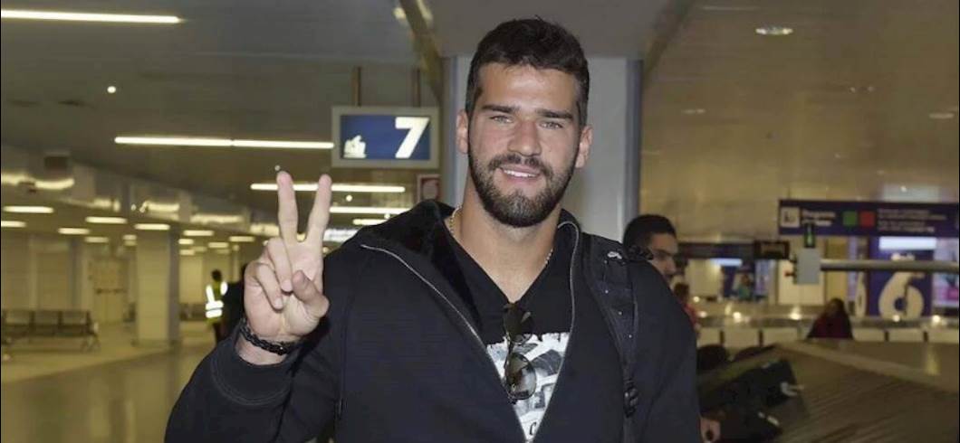 Copertina: Allison, gaffe in tv: il portiere della Roma bestemmia in italiano durante un'intervista in Brasile