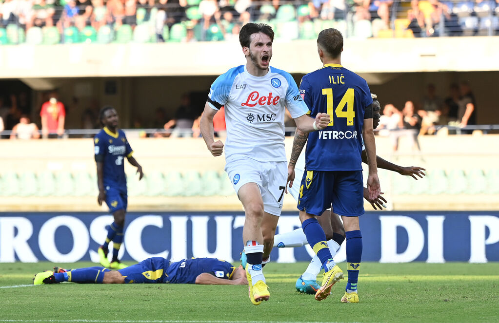 Kvaratskhelia esulta dopo il gol in Verona-Napoli (Getty)