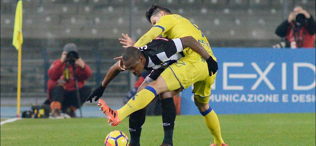 Copertina: Chievo-Udinese 1-1: fanno tutto i veneti, gol di Radovanovic e autogol di Tomovic