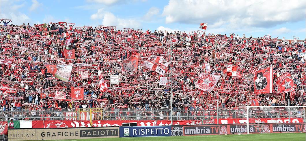 Copertina: Perugia, licenziato lo speaker dello stadio: aveva sbagliato a pronunciare il cognome di Astori