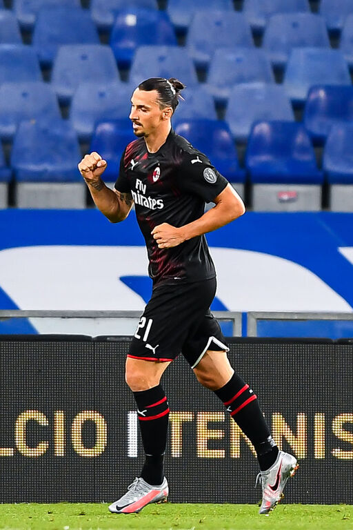 Zlatan Ibrahimovic celebra la doppietta in Sampdoria-Milan (Getty)
