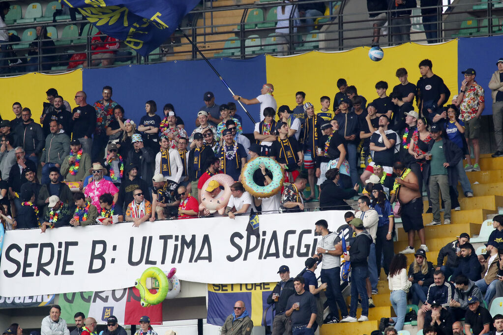 Verona - Como 0-1, la sarcastica contestazione dei tifosi dell'Hellas (LaPresse)