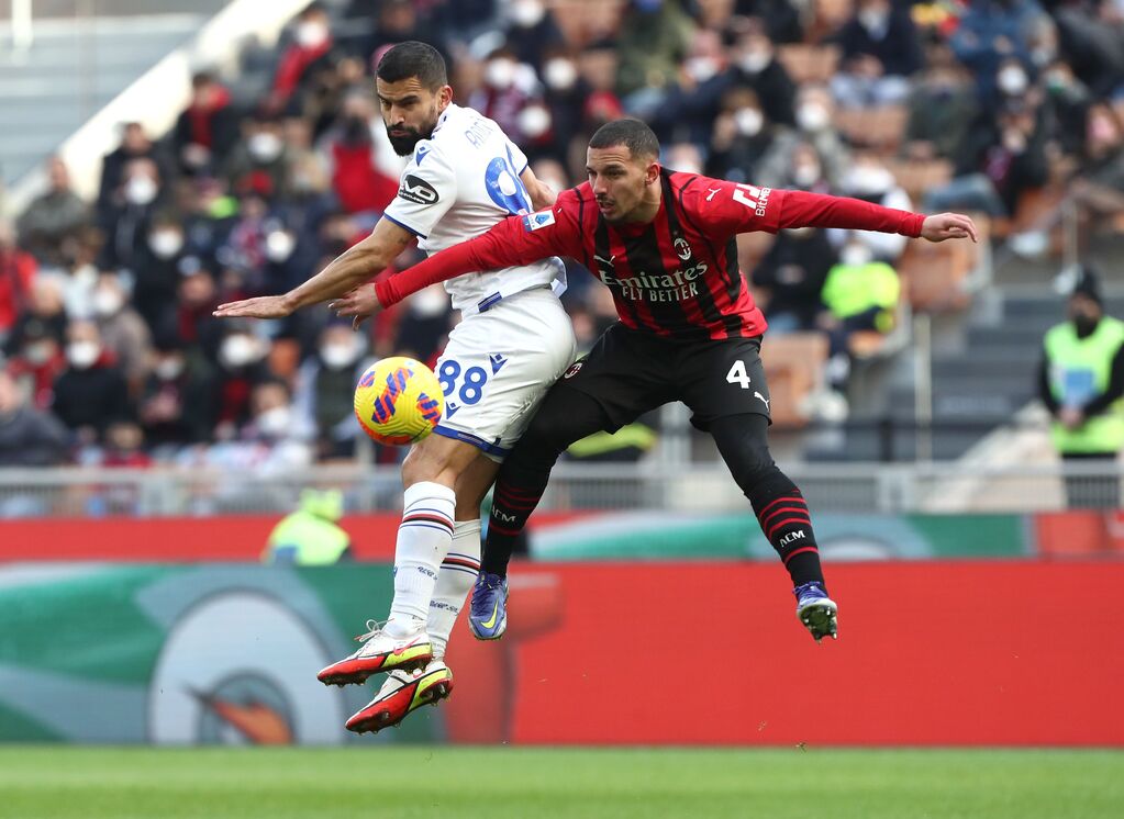 Milan - Sampdoria 1-0, Bennacer in un duello aereo con Rincon (Getty)