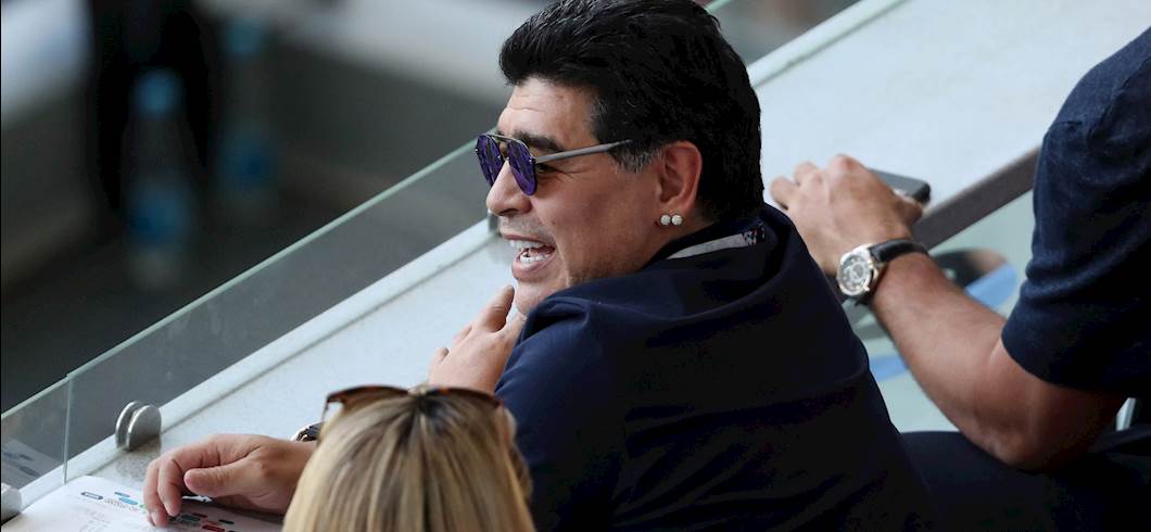 Copertina: Maradona operato con successo al cervello: le parole del medico