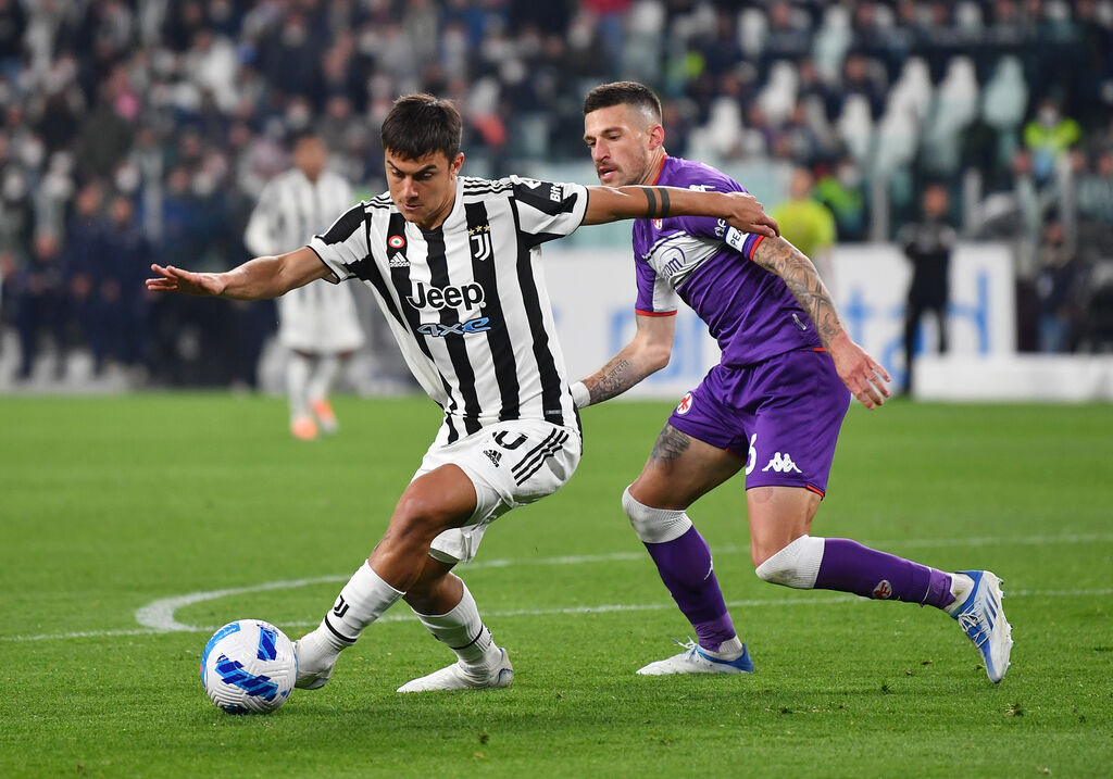 Dybala in azione con la maglia della Juventus (Getty)