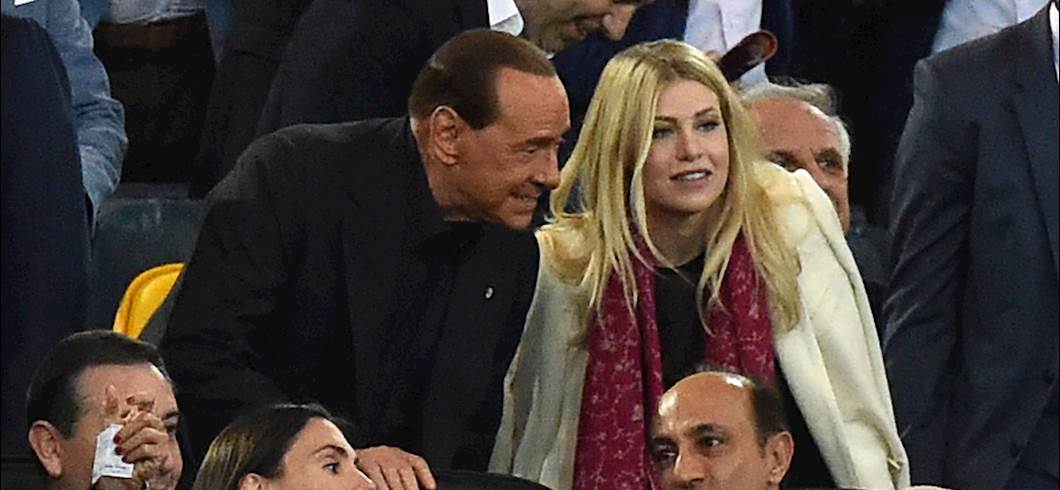 Copertina: Berlusconi: "Consegnerò il Milan a chi lo renderà di nuovo protagonista. Ho preteso che versino 400mln sul mercato"