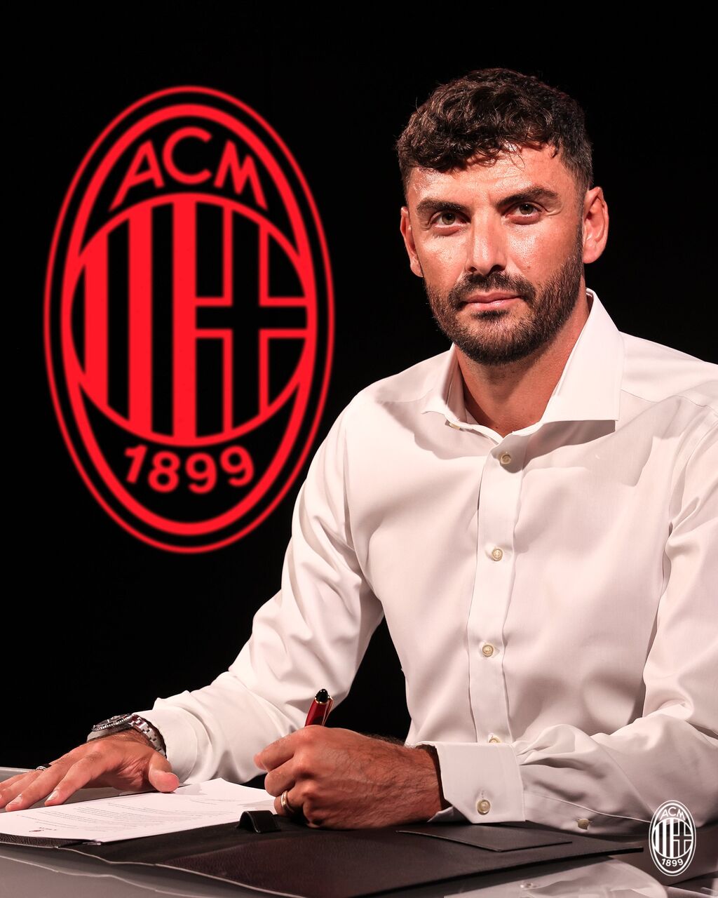 Terracciano firma con il Milan (Foto: AC Milan)