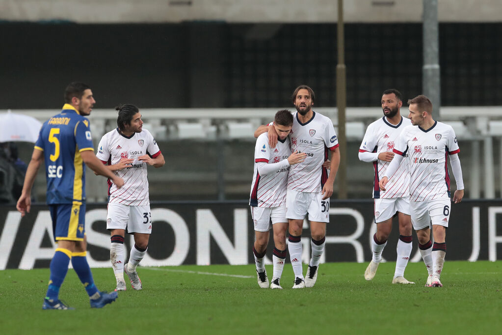L'esultanza dei giocatori del Cagliari dopo il gol del pari (Getty).