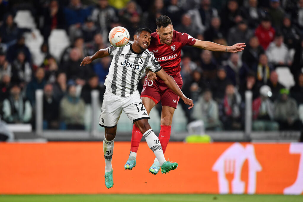 Alex Sandro e Ocampos a contrasto (Getty)