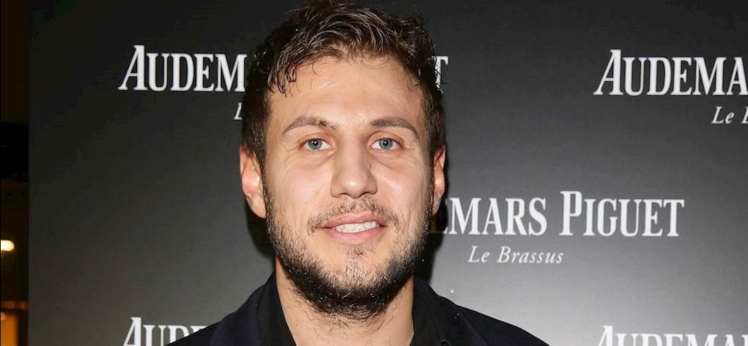 Copertina: Mancinelli firma un autografo ai vigili: loro chiedono il bis su una multa