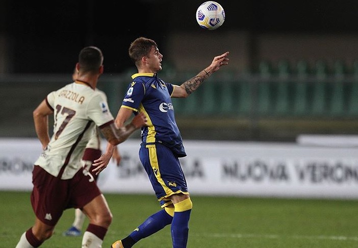 Ivan Ilic durante Verona-Roma (Getty)