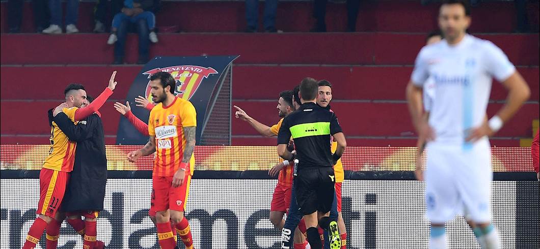 Copertina: Colpo di Coda del Benevento. Contro il Chievo la prima, storica, vittoria