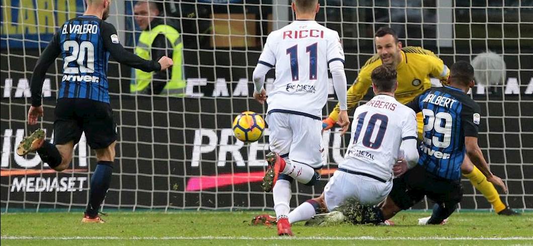 Copertina: La crisi Inter non ha fine: col Crotone è solo 1-1