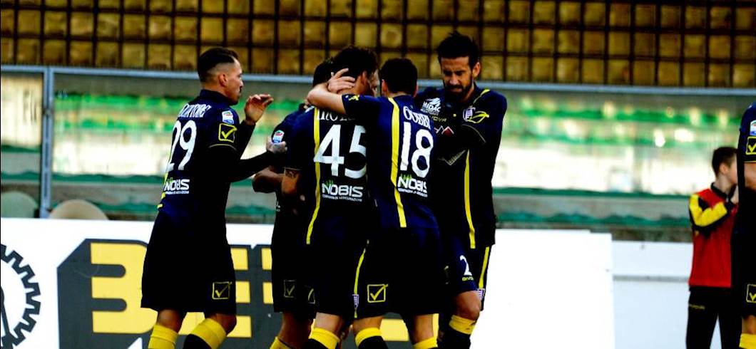 Copertina: Pescara poca cosa, il Chievo controlla e vince grazie a Birsa e Castro