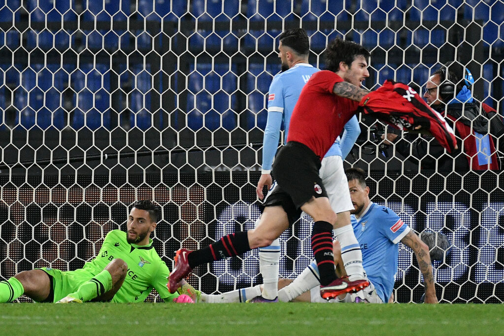 Milan, Tonali esulta togliendosi la maglia (Getty)