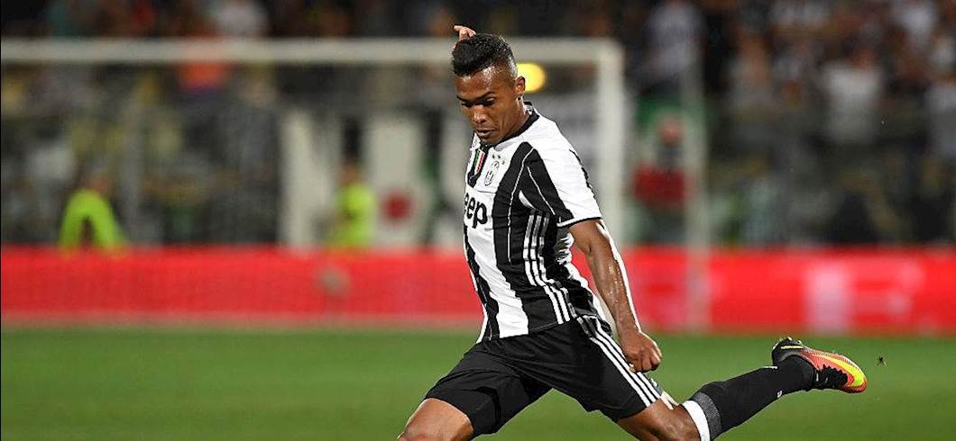 Copertina: Alex Sandro presenta il derby d'Italia, le parole del terzino della Juve: "Vogliamo vincere, attenti ad Icardi"