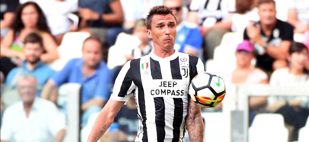 Copertina: Juventus, problemi dalle nazionali: ko Barzagli e Mandzukic. C.T. Croazia: "Per Mario problema serio"