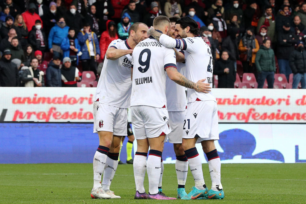 Arnautovic festeggiato dai compagni dopo un gol (Getty Images)