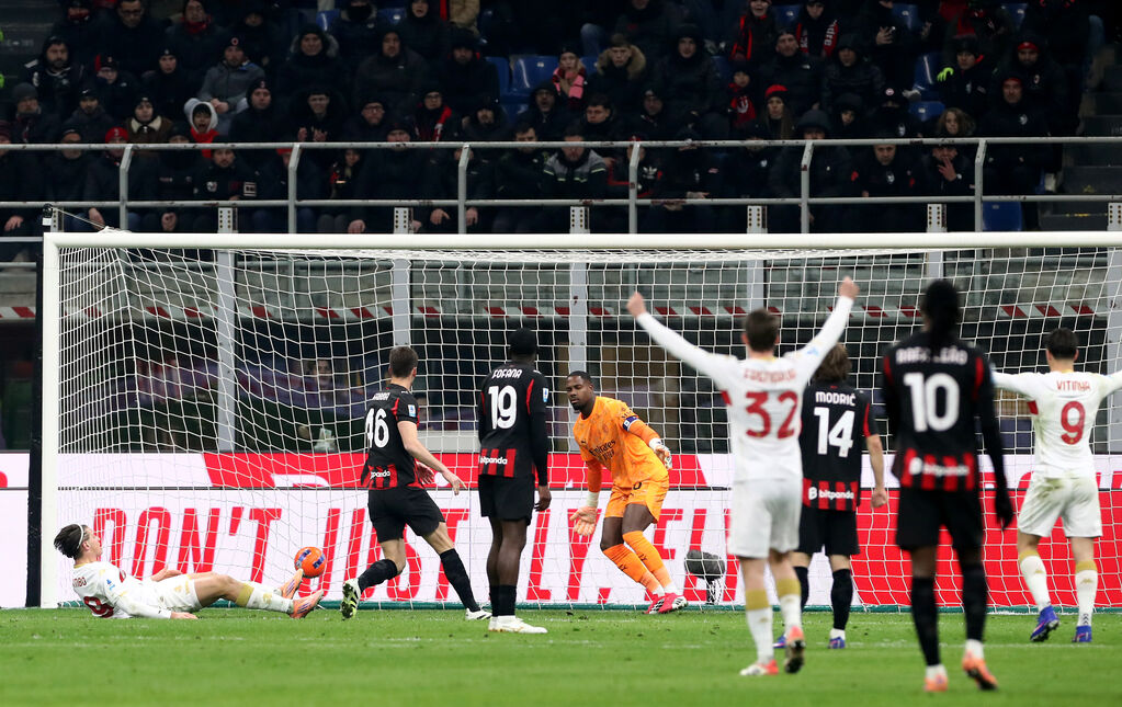 Lorenzo Colombo mette in rete il gol dell'1-0 (Getty Images)