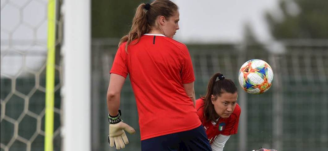 Copertina: Nazionale femminile, Giuliani: "Il Fantacalcio? Lo facciamo, è una distorsione mentale..."