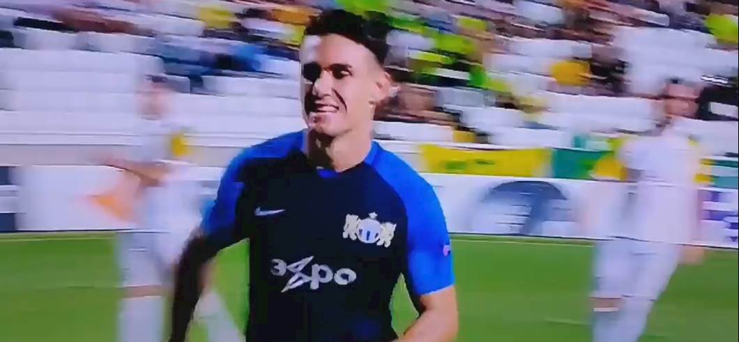 Copertina: Zurigo, l'esultanza di Kololli diventa virale: finisce nel fossato per raggiungere i tifosi