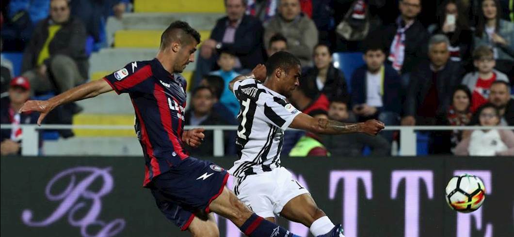 Copertina: La Juventus si ferma a Crotone: l'eurogol di Simy regala il pareggio ai pitagorici