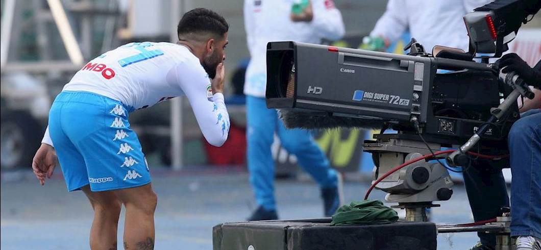 Copertina: Insigne in valigia e il Napoli viaggia sicuro: 3-1 al Chievo