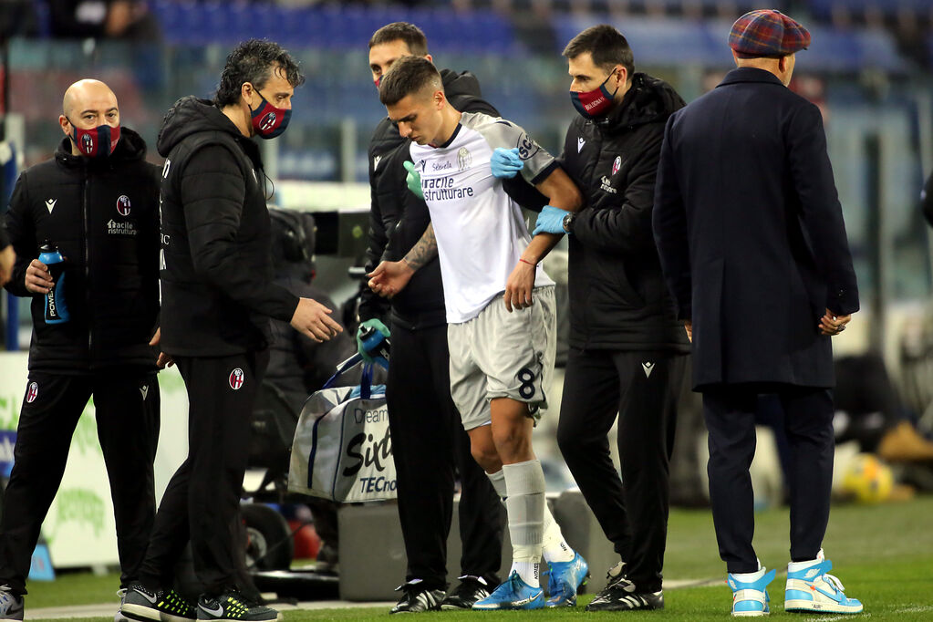 Bologna, l'infortunio di Dominguez (Getty)
