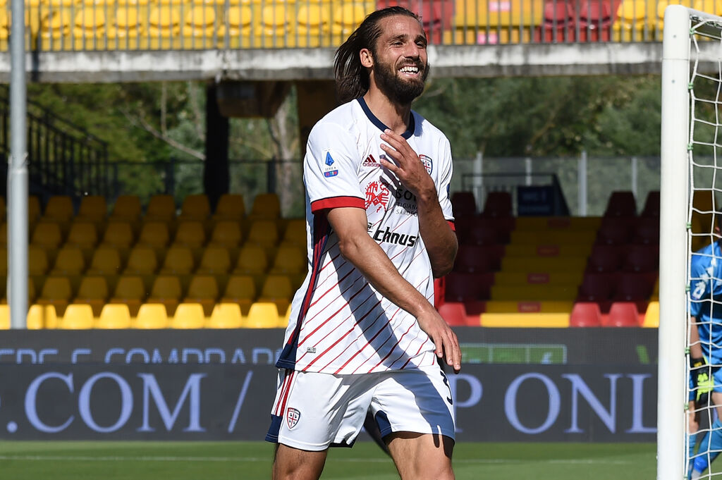 Cagliari, la classica esultanza di Pavoletti (Getty)