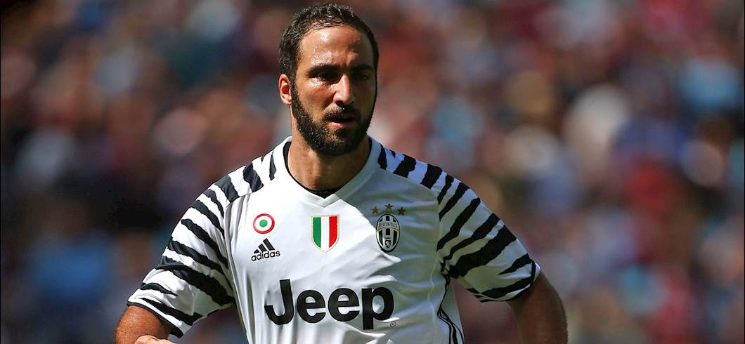 Copertina: La Juventus esulta, a Villar Perosa arriva il primo gol di Gonzalo Higuain! Le immagini