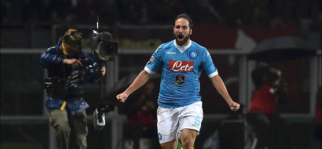 Copertina: Il Napoli soffre ma blinda il secondo posto: Torino battuto 1-2