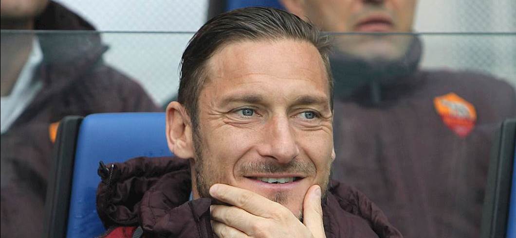 Copertina: Dalla Svezia con furore: incontro fra Totti e il tifoso col suo tatuaggio sulla schiena