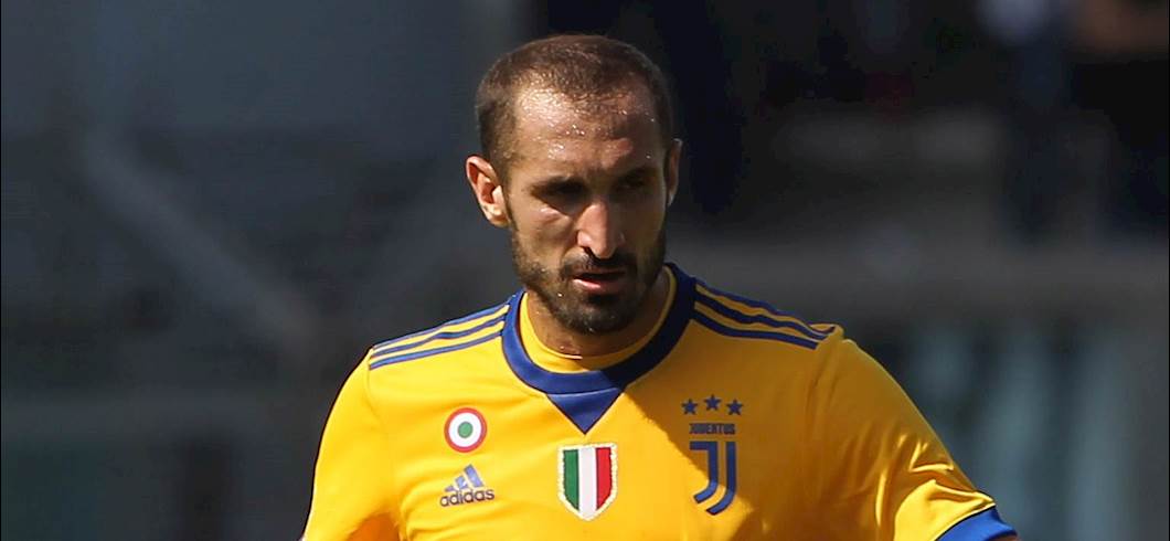 Copertina: Chiellini è una furia per il rigore, attacco shock a Varane: "Tu paghi!"